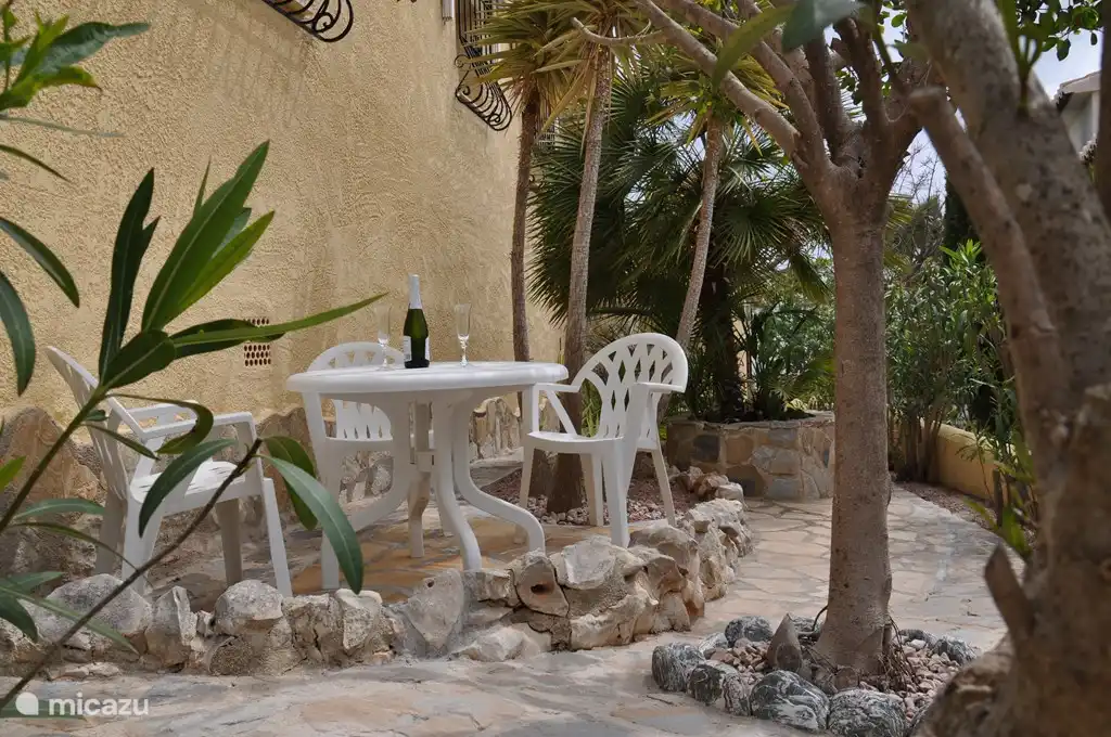 rustig terrasje in de tuin