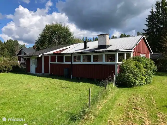 Arrière de la maison avec véranda