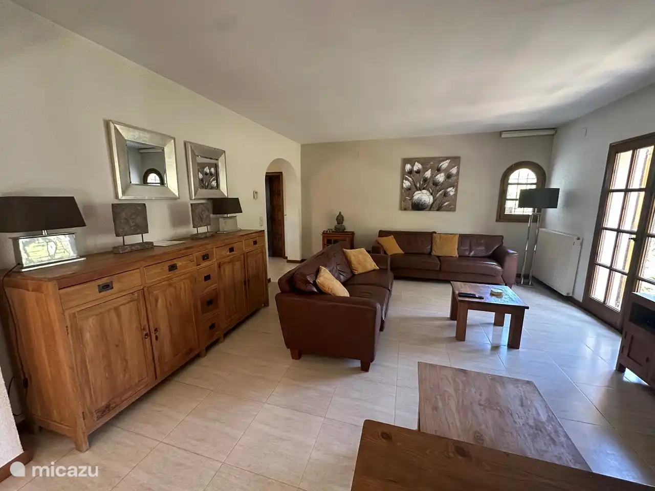 Spacious and cozy living room.