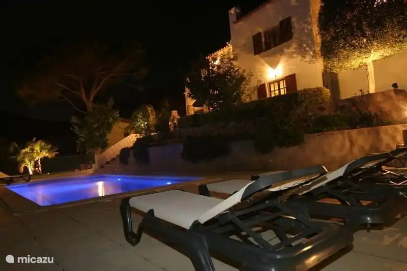 The house / pool in the evening.