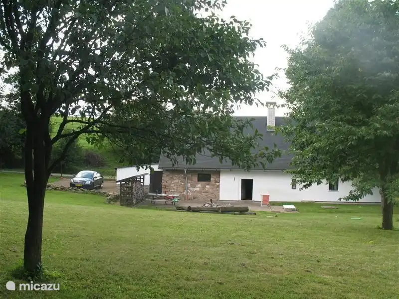 Un amplio jardín da una sensación de libertad.