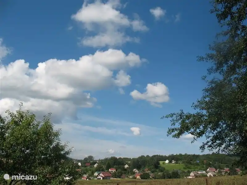 vista desde el jardín hacia el pueblo