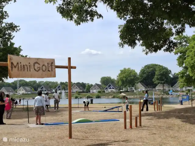 Location de Vacances Pays-Bas, Limbourg, Echt-Susteren, chalet - Chalet Limbourg Faites une partie de mini-golf ensemble.