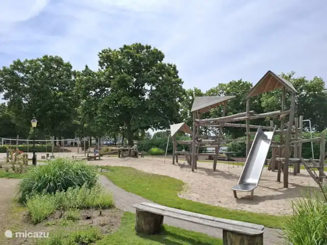 Location de Vacances Pays-Bas, Limbourg, Echt-Susteren, chalet - Chalet Limbourg Il y a des équipements de jeux à divers endroits dans le parc