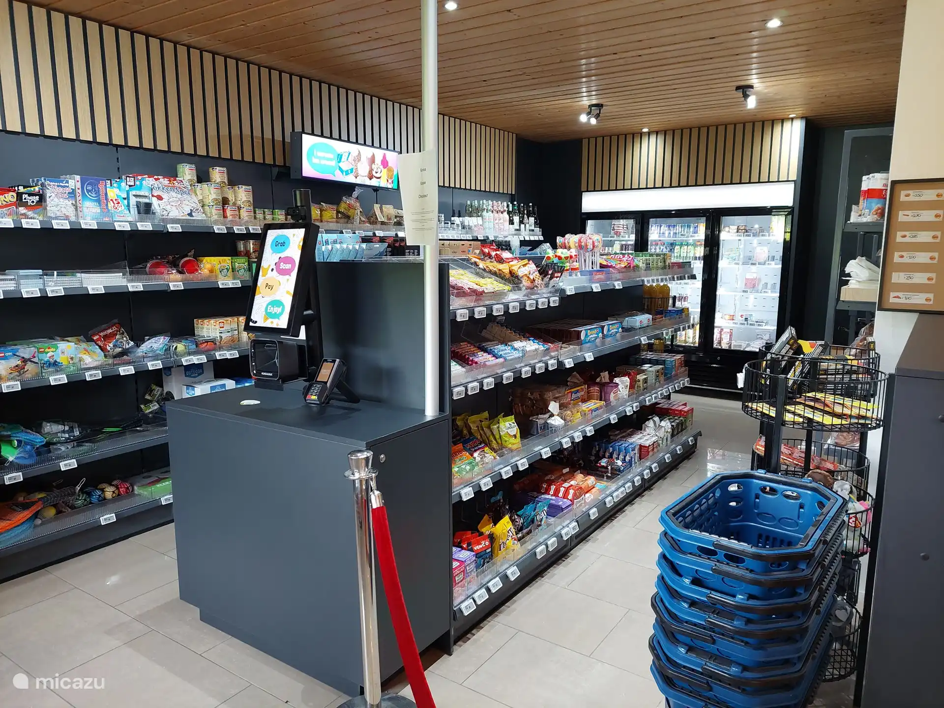 Il s’agit du nouveau supermarché qui se trouve à côté de la réception. Des petits pains frais tous les jours.