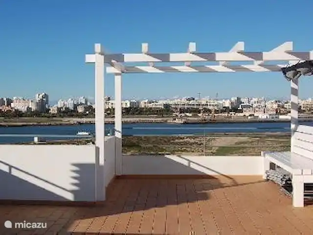 vakantiehuis huren in Portugal, Algarve, Ferragudo – Casa Marinha - Vitor's Village Heerlijk genieten van het unieke 360°zicht op het dakterras. 
U kan zelf kiezen voor zon of schaduw.