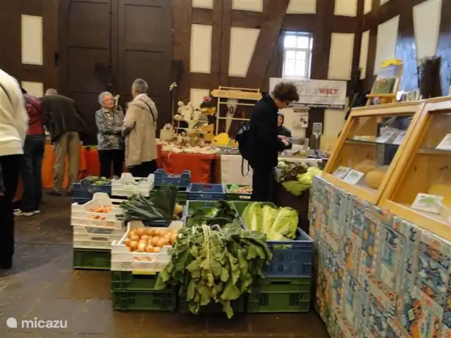 Soy Sternberg 33 en Alemania, Sauerland, Frankenau - casa vacacional Landvrouwenmarkt en el ayuntamiento de Frankenberg aquí se venden productos de cosecha propia.