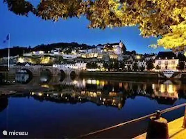 Casa de vacaciones Maraval en Francia, Dordoña, Cublac - casa vacacional Terrasson en el Vézere
El casco antiguo de Terrasson está mágicamente iluminado todo el año
