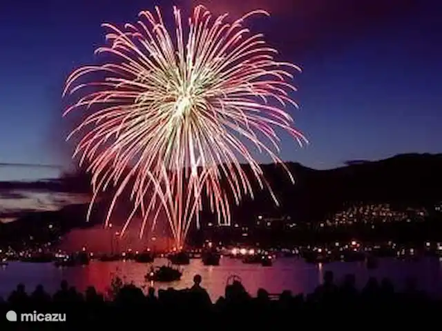 Casa de vacaciones Maraval en Francia, Dordoña, Cublac - casa vacacional 14 de julio Fiesta Nacional grandes fuegos artificiales con música en Terrasson