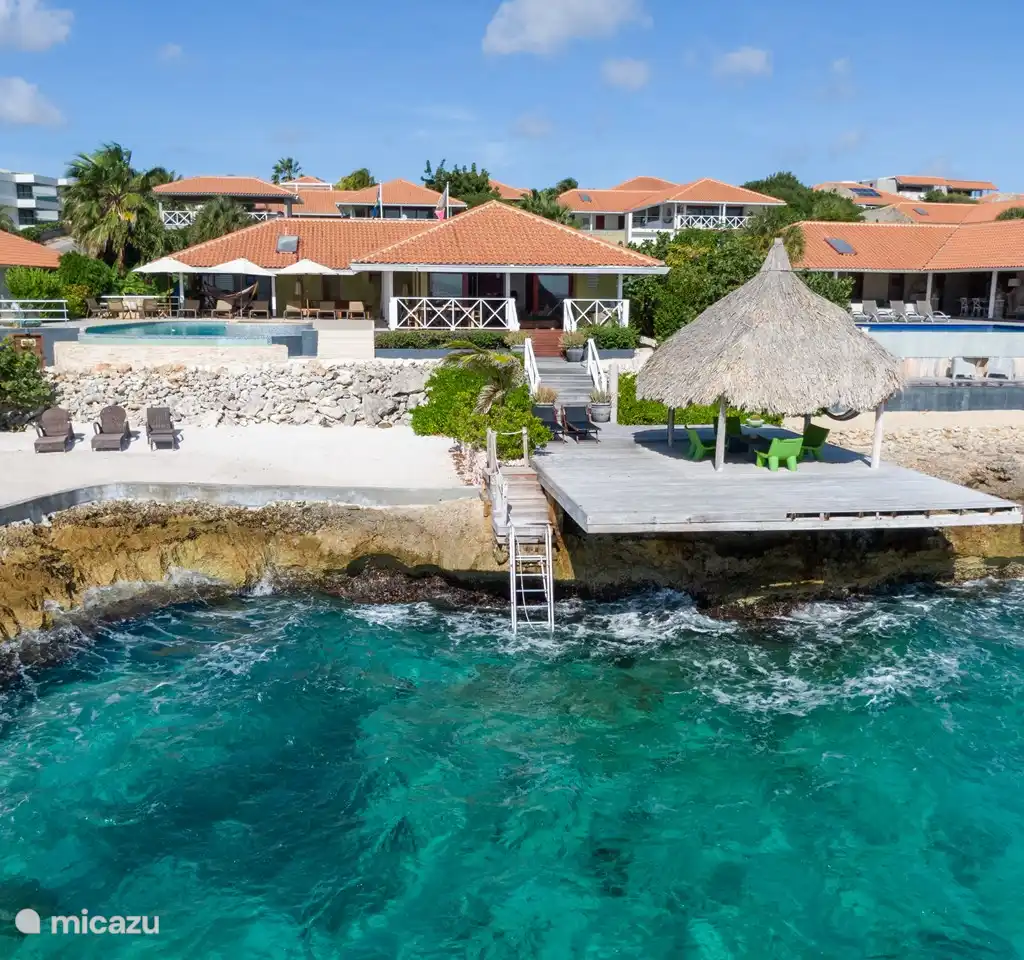 Villa aan zee op Boca Gentil resort