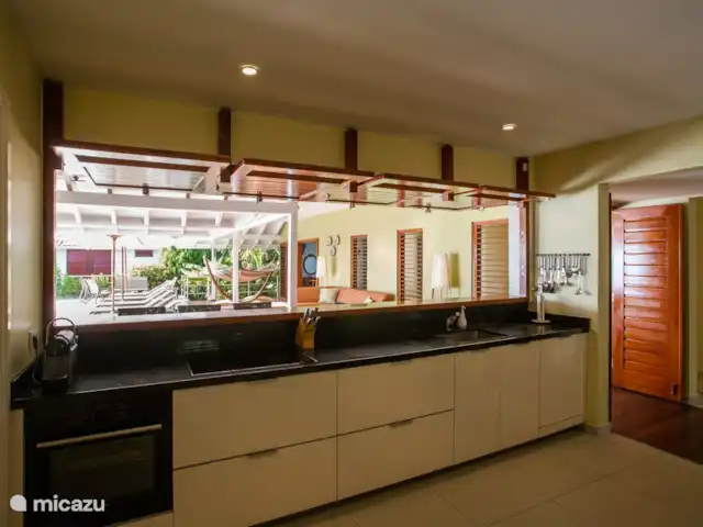 Villa frente al mar en el resort Boca Gentil en Curazao, Banda Arriba (este), Jan Thiel - villa La villa tiene una amplia cocina con todos los electrodomésticos modernos. Ofrece una amplia vista al Mar Caribe.