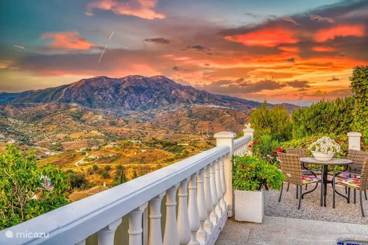 Sunset bij Casa Hollandia