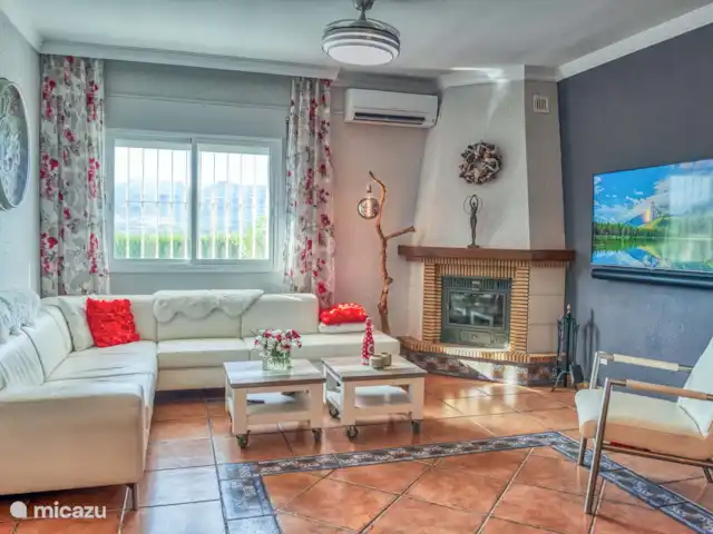 Villa  Casa Hollandia huren in Spanje, Andalusië, Viñuela - villa Woonkamer met smart tv airco , plafondventilator ,lederen zithoek