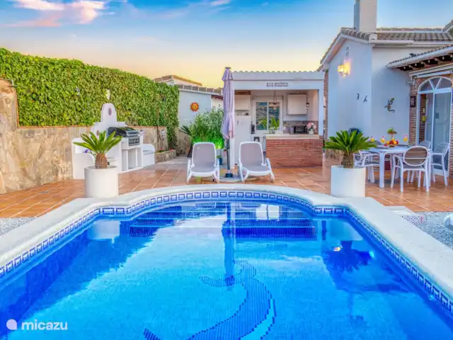 Villa  Casa Hollandia huren in Spanje, Andalusië, Viñuela - villa Buitenkeuken met koelkast , gasfornuis? Warm water, kookgerei , oventje .