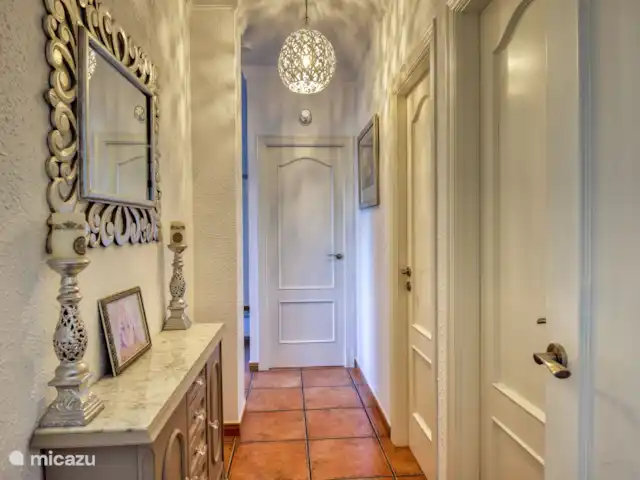 Villa  Casa Hollandia huren in Spanje, Andalusië, Viñuela - villa Hal naar slaapkamers en badkamers