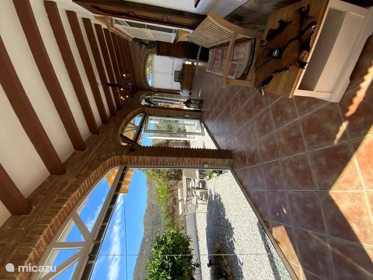 Wintergarten an der Vorderseite des Hauses, wo Sie auch entspannen können 