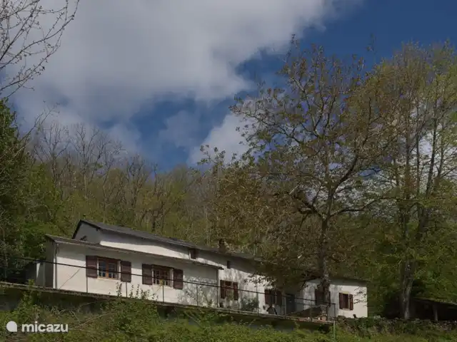Pradalaux, Cévennes | France, Aveyron, Saint-Jean-du-Bruel - maison de vacances Pradalaux vu de la vallée
