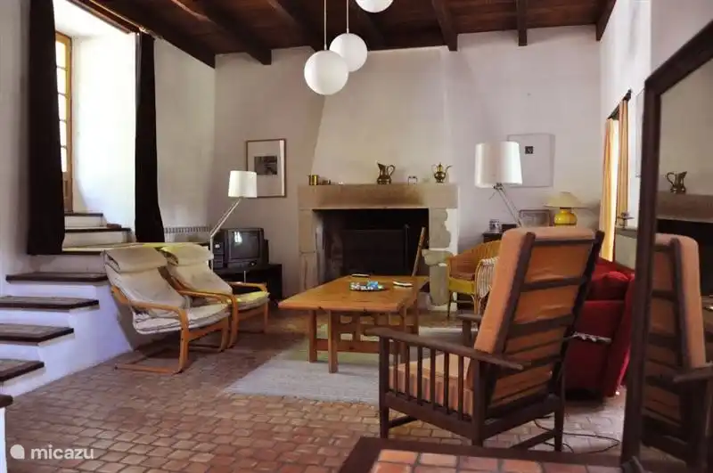 sala de estar, foto hacia la entrada