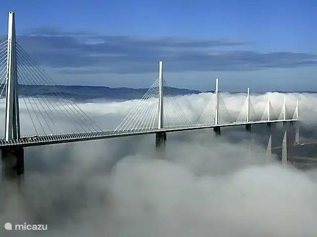 Pradalaux, Cévennes | France, Aveyron, Saint-Jean-du-Bruel - maison de vacances Le pont de Millau, d'ici c'est encore à plus d'une demi-heure de route.