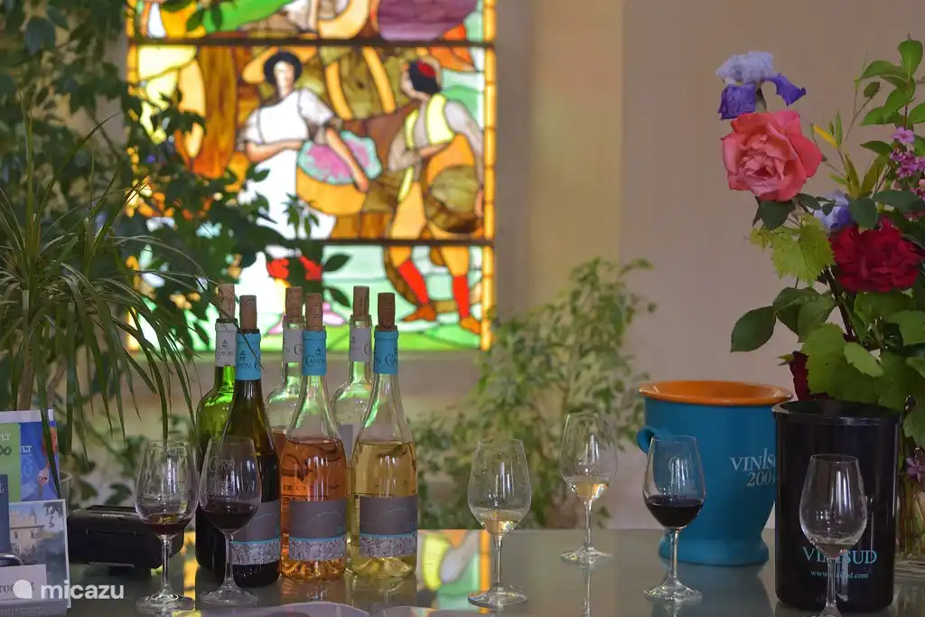 Capión. A 1 hora en coche encontrará las deliciosas bodegas de Langedoc.