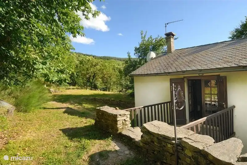 Entrada en la fachada norte