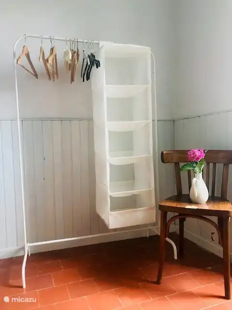 Dormitorio de abajo, cama francesa.