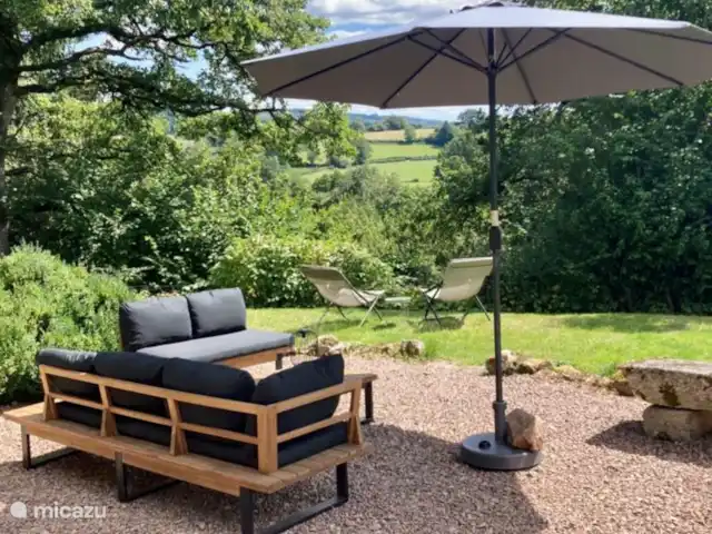La Maison Blin | France, Nièvre, Brassy - maison de vacances Ensemble salon avec vue sur la vallée.