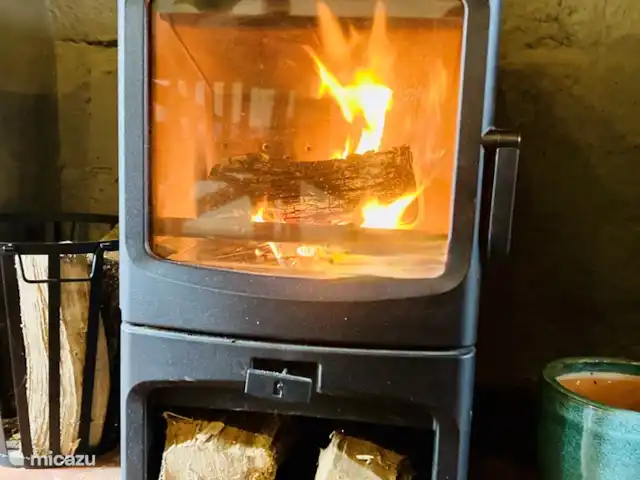 La Maison Blin | France, Nièvre, Brassy - maison de vacances Poêle à bois, cuisine/salle à manger.