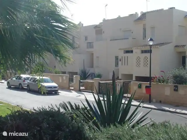 Maison, Villa bella vista | Espagne, Costa de Almeria, Almerimar - maison de vacances Vue depuis les jardins du quartier résidentiel à l'entrée de la maison Villa bella vista.