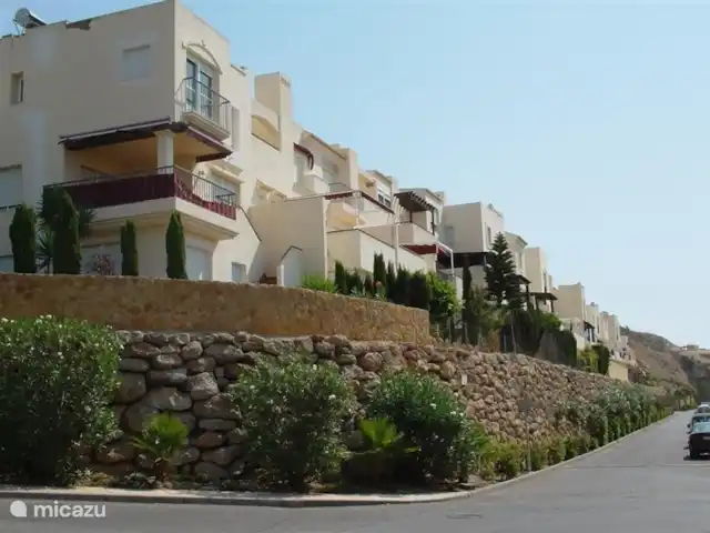 Maison, Villa bella vista | Espagne, Costa de Almeria, Almerimar - maison de vacances Vue de face des maisons vues de la rue Mesana.