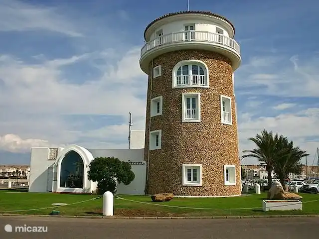 Maison, Villa bella vista | Espagne, Costa de Almeria, Almerimar - maison de vacances La tour bien connue à l'entrée de la marina.
