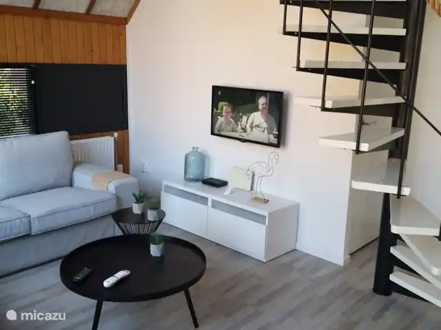 vakantiehuis huren in Nederland, Noord-Holland, Opmeer – Op meer Woonkamer met ruime hoekbank