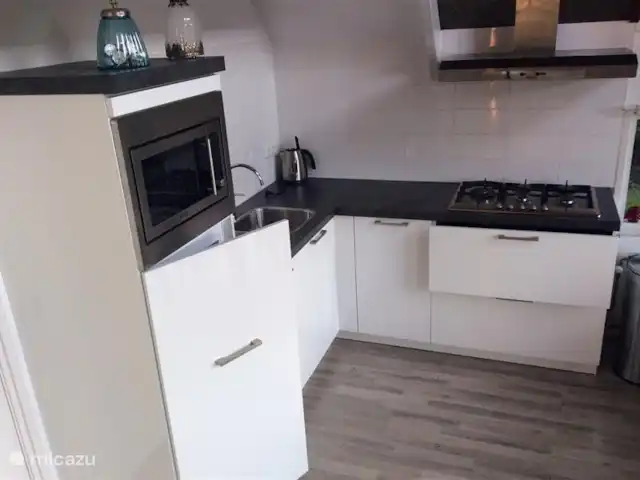 vakantiehuis huren in Nederland, Noord-Holland, Opmeer – Op meer Keuken met vaatwasser, koelkast, kookplaat en combimagnetron