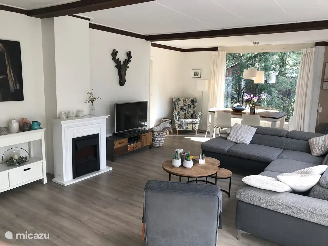 Gemütliches sehr geräumiges Wohnzimmer