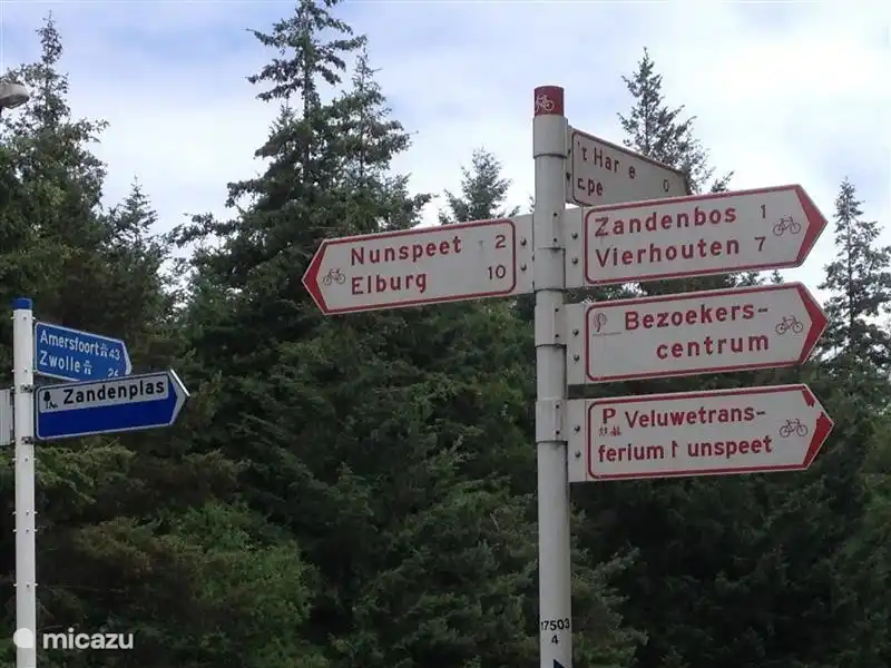 gelegen.Geweldig überall nah an Rad- und Wander etc .Auch Golfplatz innerhalb von 5 Minuten