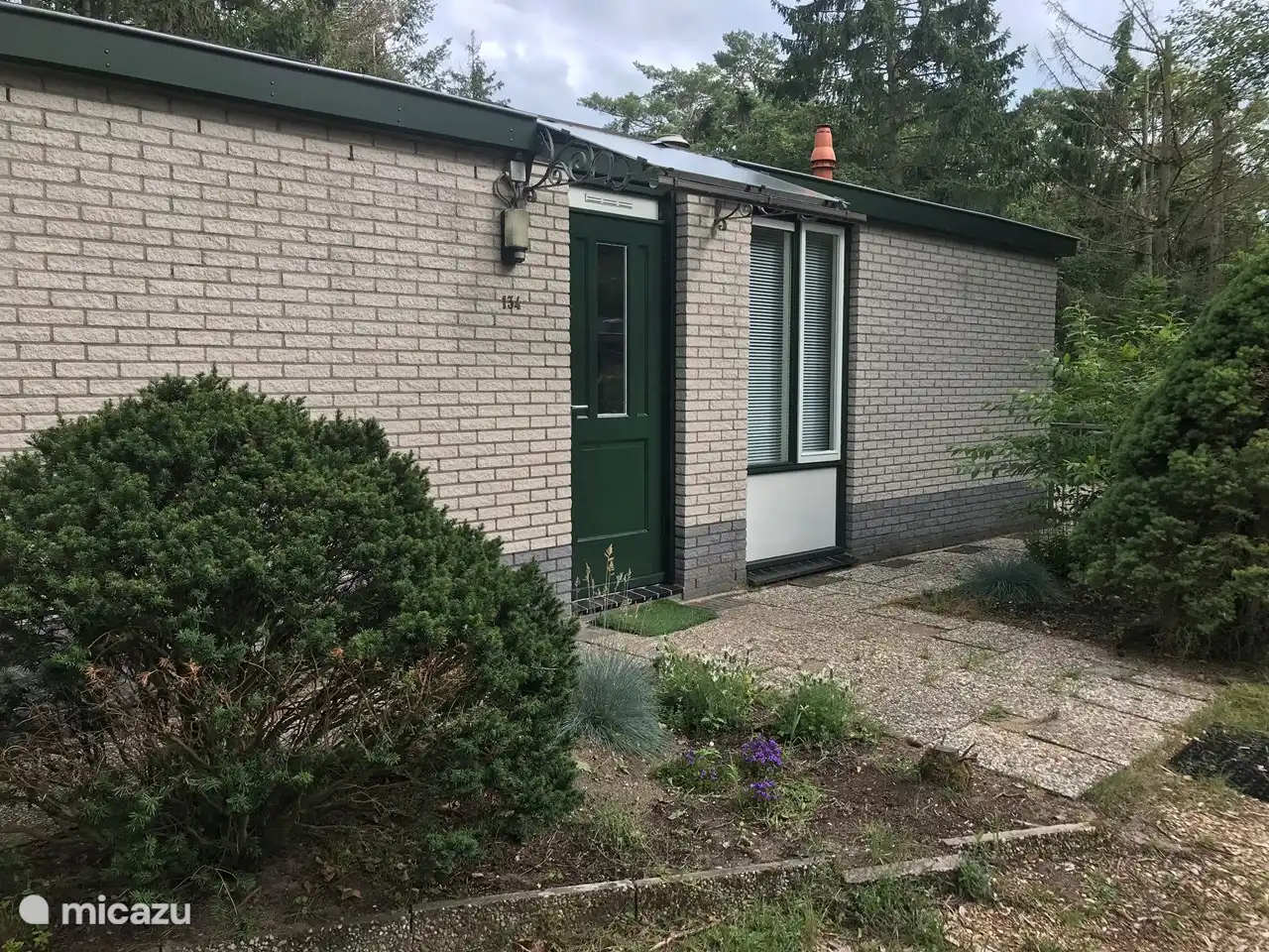 Viel Platz rund um den Bungalow 