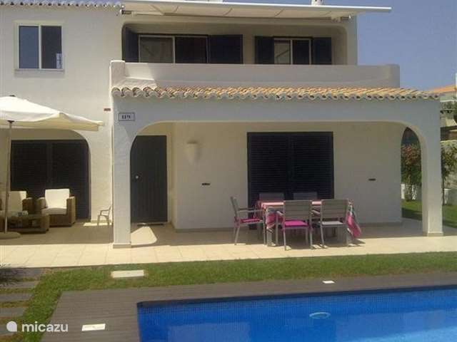 Maison de Vacances Portugal, Algarve, Carvoeiro - maison de vacances Casa Verazul avec piscine dans un parc