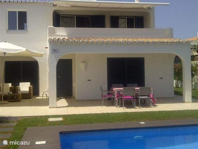 Maison de Vacances Portugal, Algarve, Carvoeiro Maison de vacances Casa Verazul avec piscine dans un parc