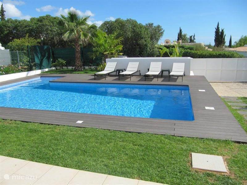 Casa vacacional Portugal, Algarve, Carvoeiro Casa vacacional Casa Verazul con piscina en un parque