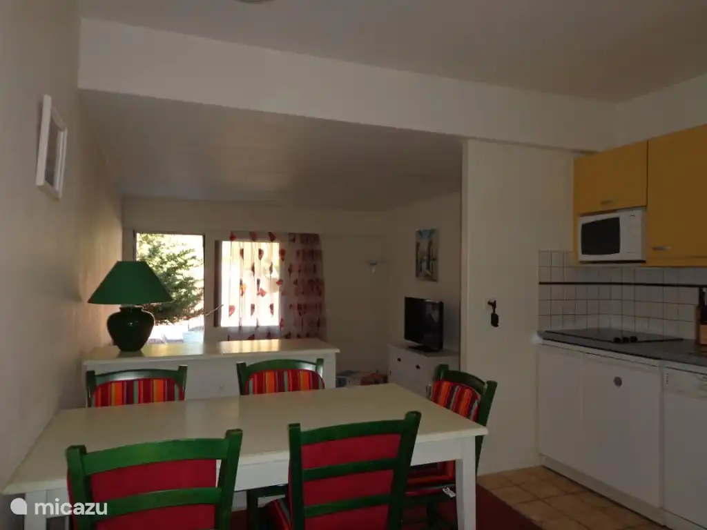 Voll ausgestattete Küche. 