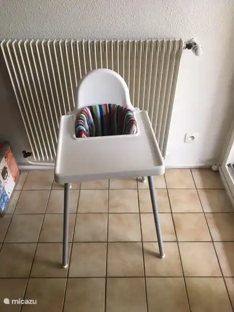 Essstuhl für die Kleinen ist vorhanden.