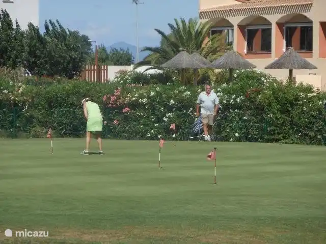 Von der Wohnung aus wie die 27-Loch-Golfplatz ... einen Drink an der noblen Restaurant ****?