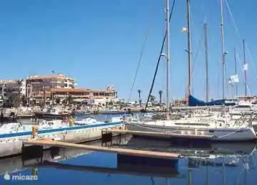 Der Luxus-Hafen ist der zweitgrößte Hafen am Mittelmeer.