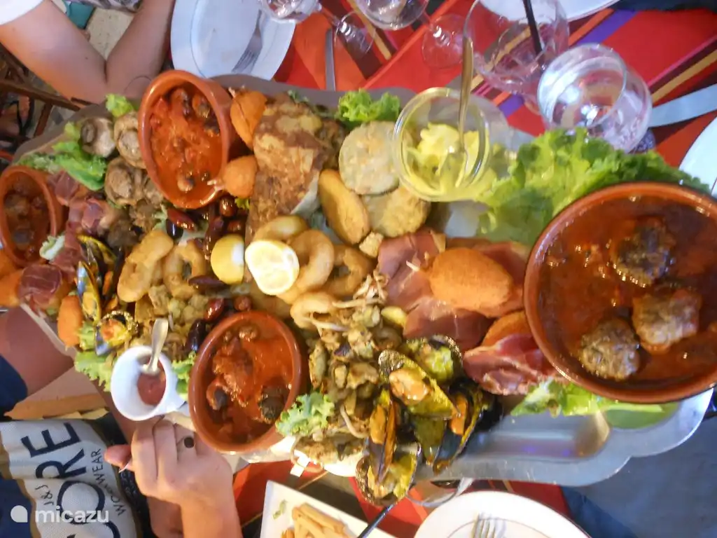 Tapas in einem Restaurant ist ein Genuss.