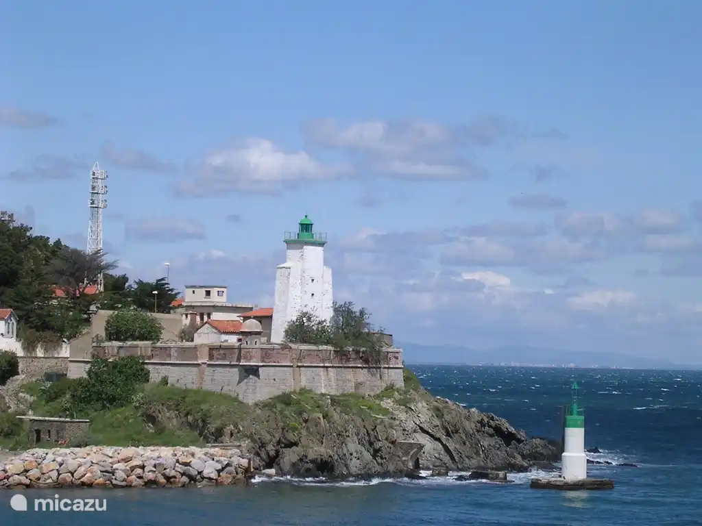 Die Küste wird zur spanischen Grenze hin unberechenbarer.