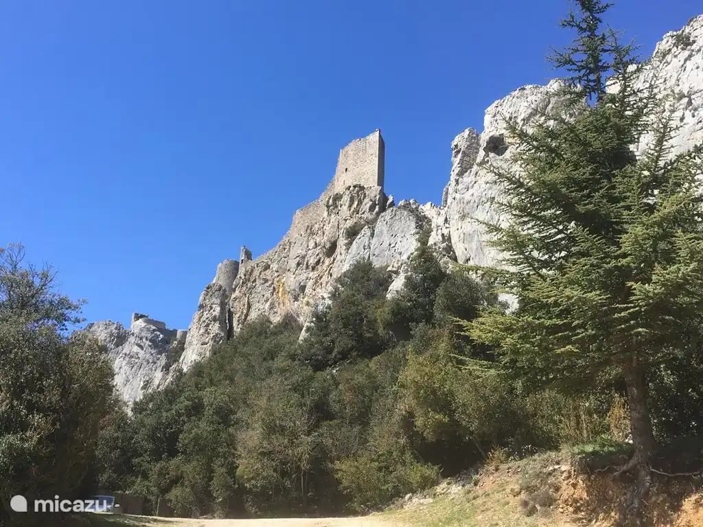 Katharerburg Peyrepertuse, in den Corbieres.
