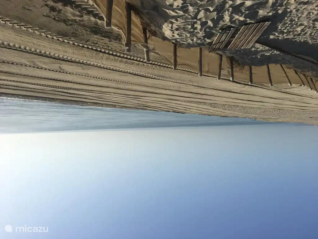 Viele Kilometer feiner Sandstrand stehen Ihnen zu jeder Jahreszeit zum Wandern, Radfahren, Strandtag, Kitesurfen etc. zur Verfügung.