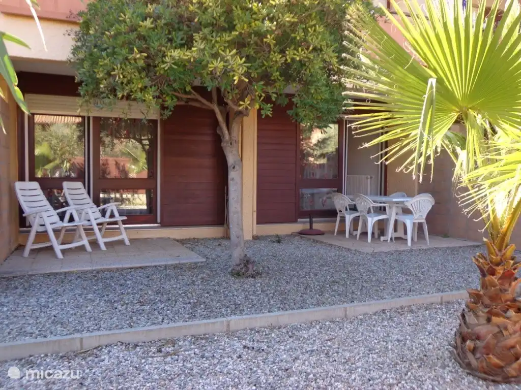 Doppel Terrasse mit vielen Sitzplätzen