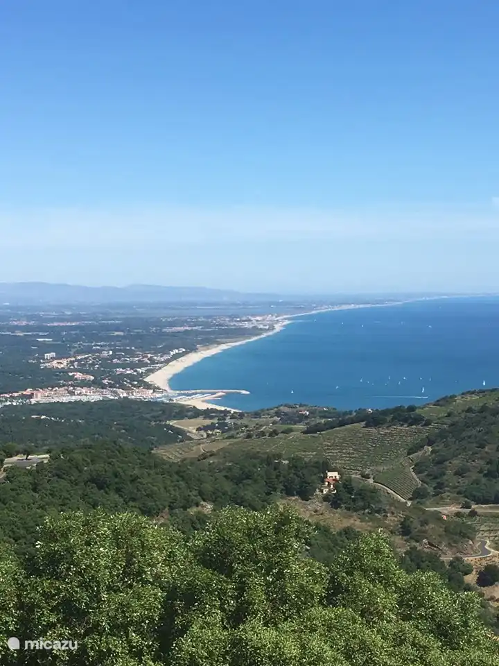 Auf dem Madeloc von 850 Metern, mit herrlichem Blick über die gesamte Küste mit seinen schönen Sandstränden.