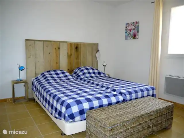 Provence pure | France, Vaucluse, Saumane-de-Vaucluse - villa 1 des 4 chambres, chacune avec 2 lits simples (2 mètres de long) et couettes 4 saisons